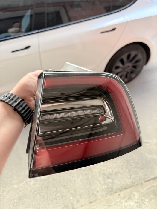 Задні ліхтарі Tesla 3 USA L R Тесла 3