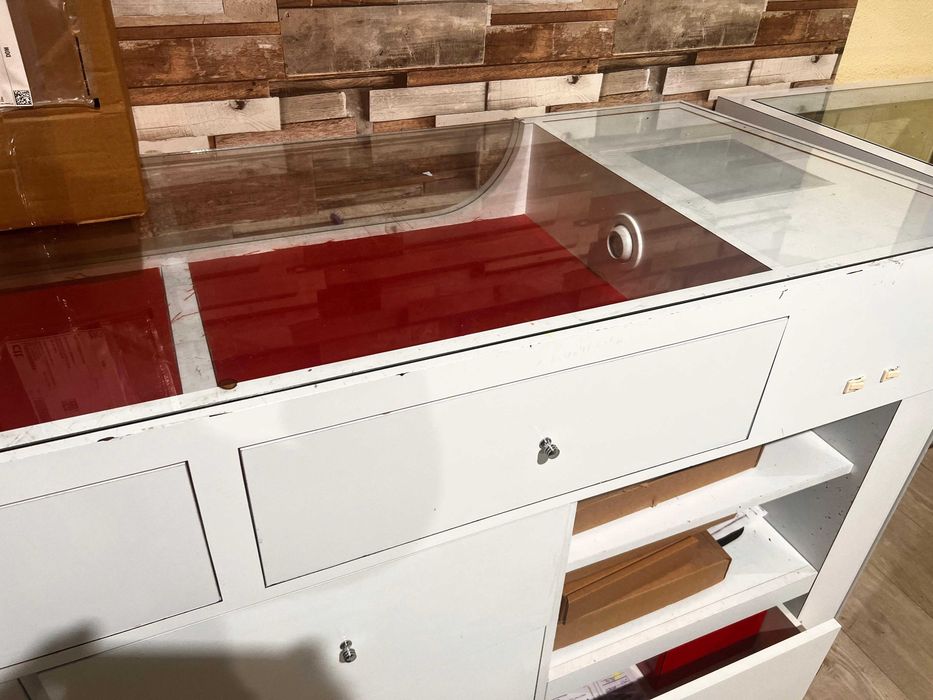 Balcao vitrine em Formica Branco
