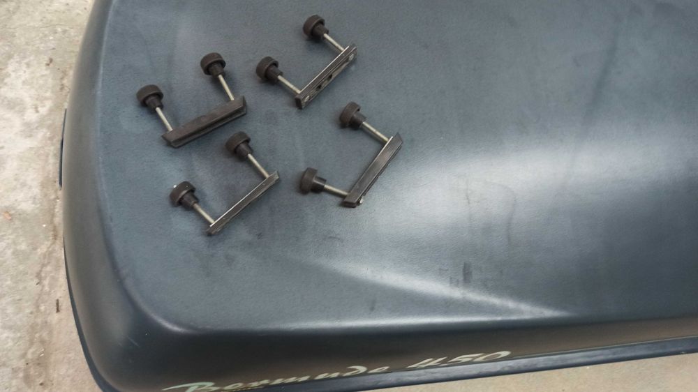 Mala de tejadilho usada.