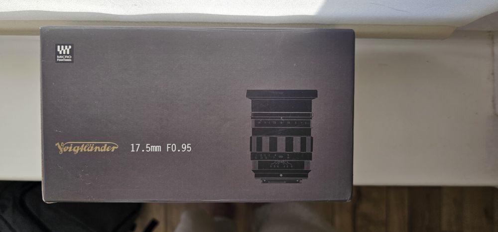 Об'єктив Voightlander 17,5mm f0.95