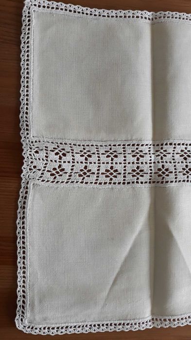 Naperon em linho e crochet