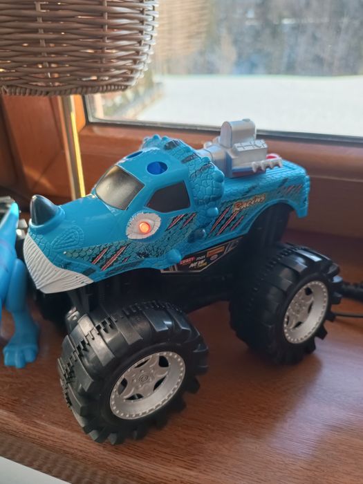 monster trucki Dino i dinozaur