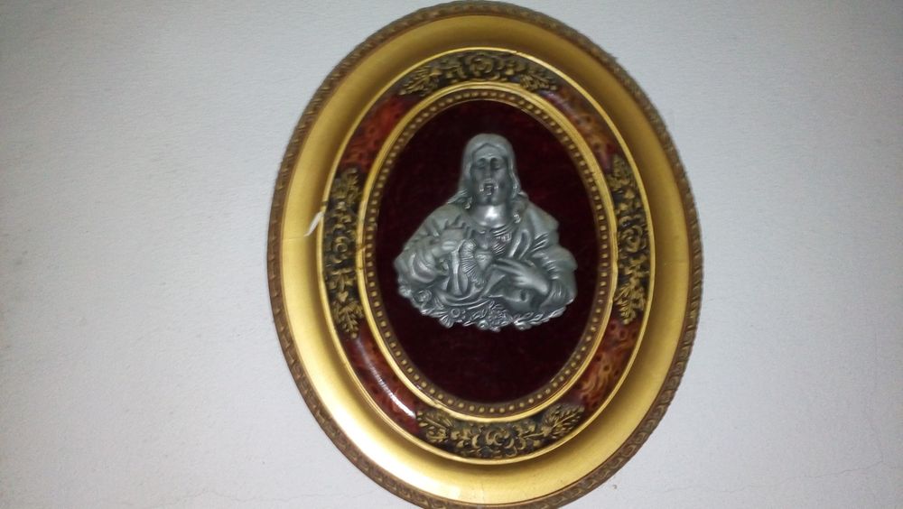 Sagrado Cristo metal em relevo e veludo