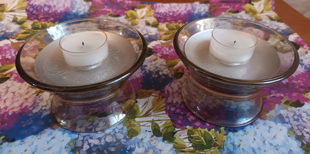 Dois suportes de velas