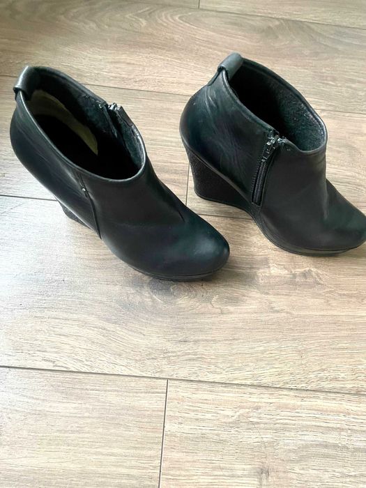 Zimowe buty na koturnie