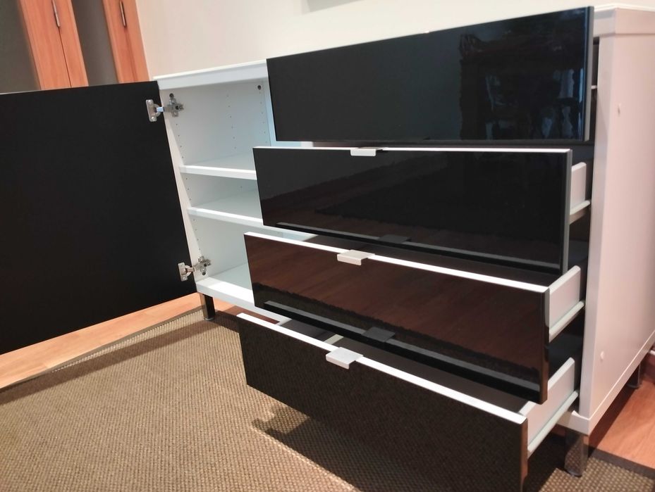 Aparador IKEA BESTA branco e preto brilhante SELSVIKEN