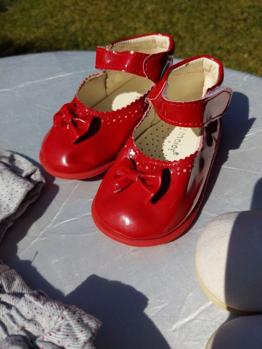 Conjunto vestido e tapa fralda Mayoral e dois pares de sapatinhos