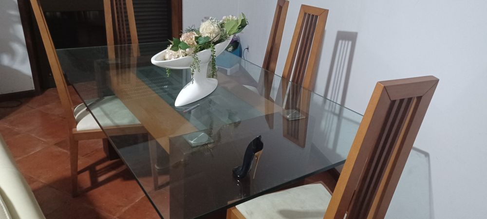 Mesa de sala de vidro com 6cadeiras