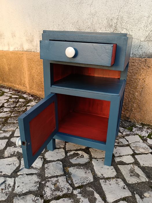 Diversas mesinhas apoio recuperadas