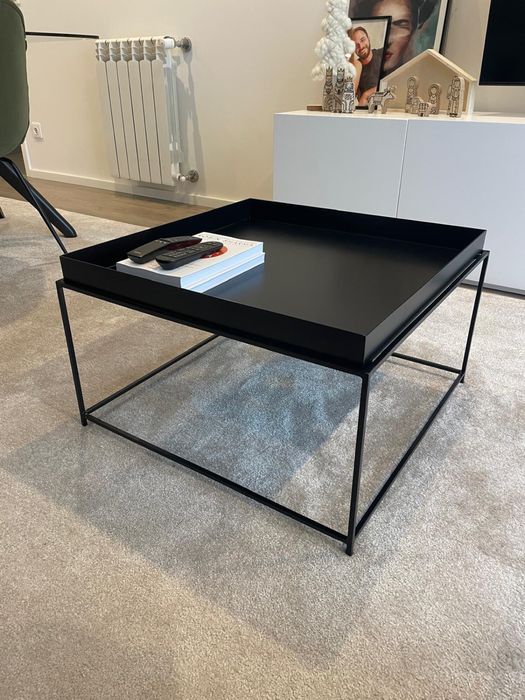 Mesa Preta Metálica