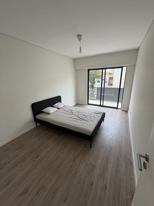 QUARTO DISPONIVEL em agualva cacem