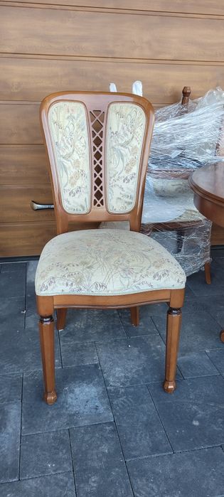 Крісло дерев'яне.