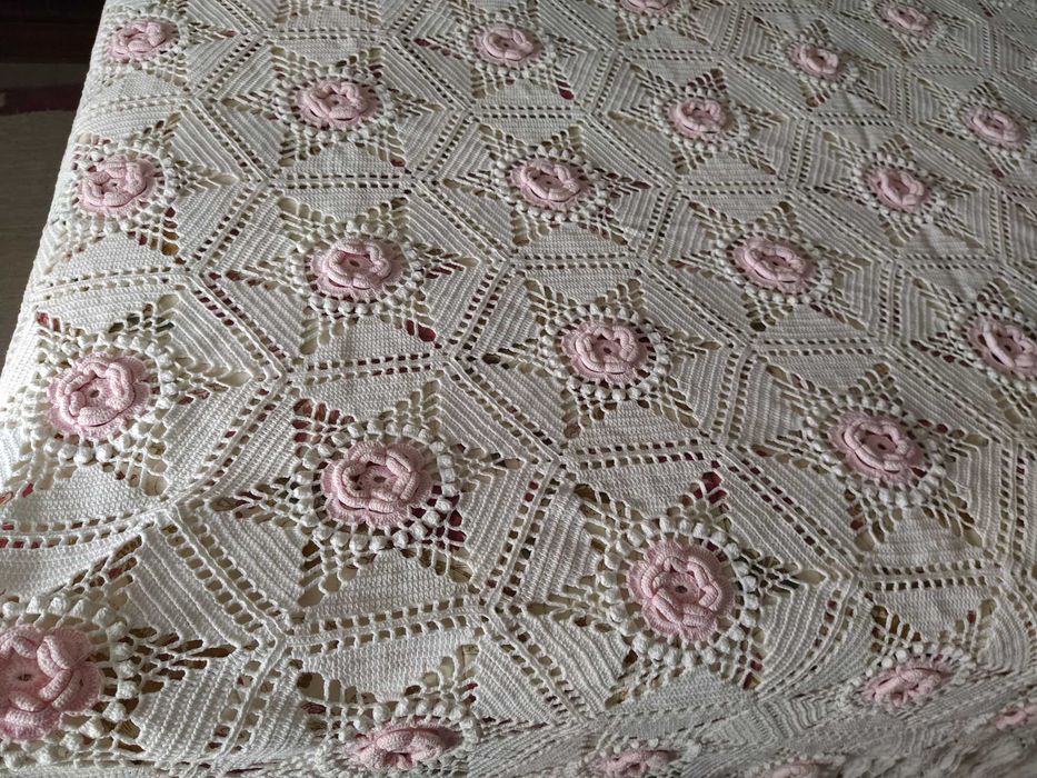 Colcha cama casal em renda feita à mão 2,40m x 2,25m