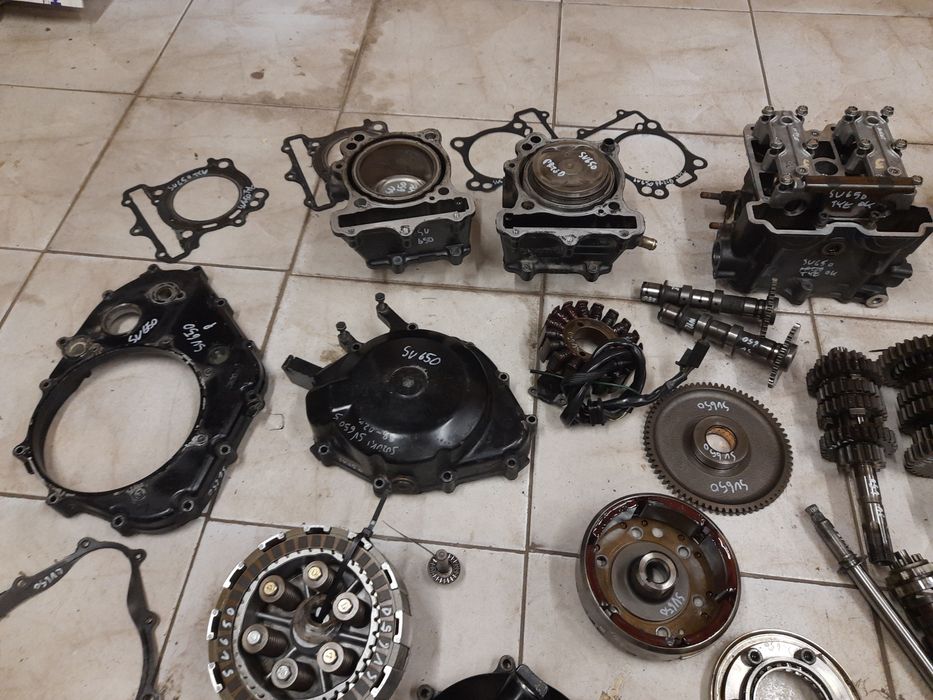 Suzuki SV 650 silnik części 98-02r. Sprzęgło głowica wał magneto kapa