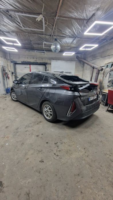 Продам Toyota prius prime
