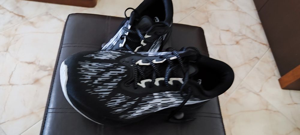 ASICS Novablast preto