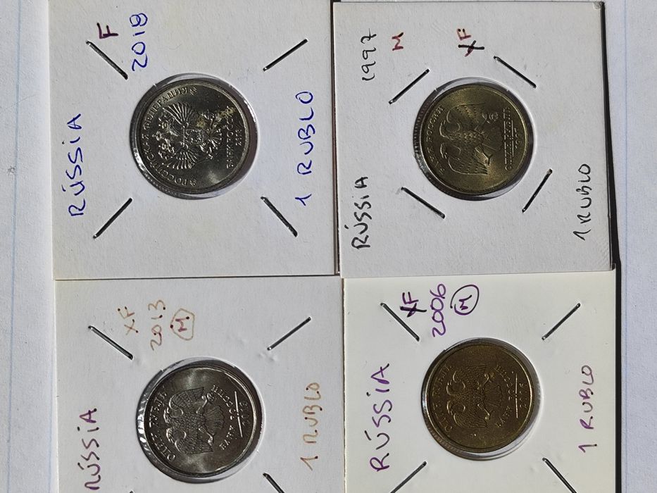 Lote de 28 moedas da Rússia em diferentes estados de conservação.