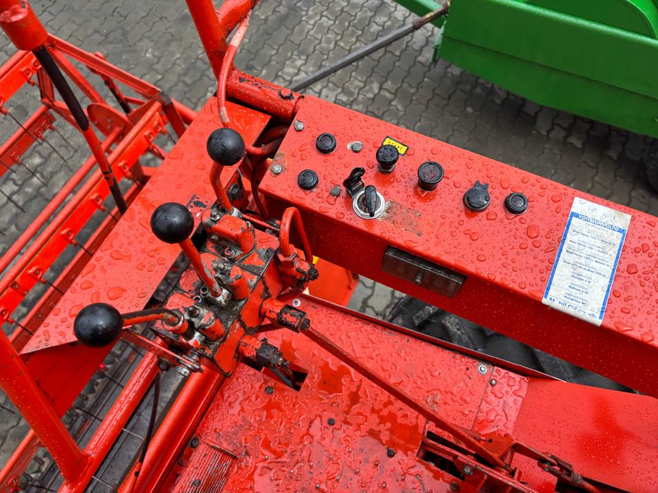 комбайн Deutz Fahr M600 з Німеччини.