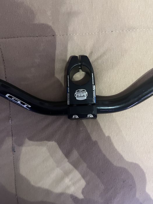 Guidão GT 22.2 640mm com mesinha ACR 6061