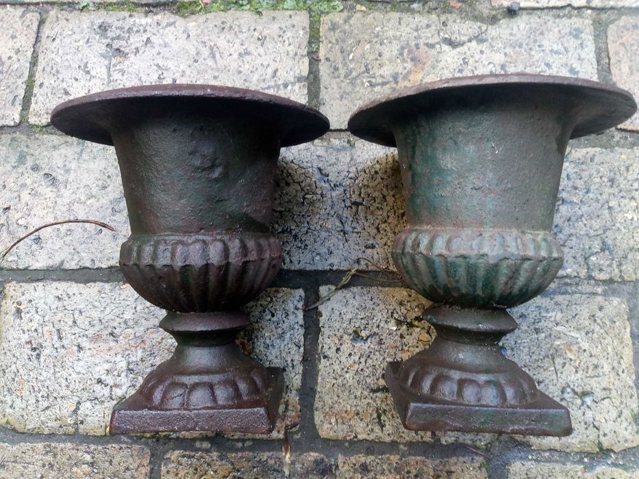 2 Gazony, donice żeliwne - vintage