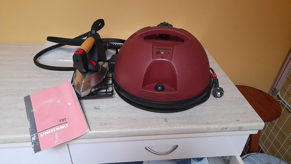 Ferro de engomar com caldeira