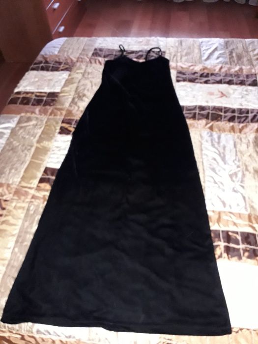 Vestido comprido preto em veludo