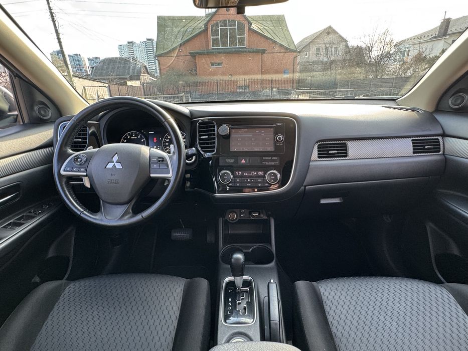 Офіційний Mitsubishi Outlander 2.4 газ/бензин Автомат , повний привід