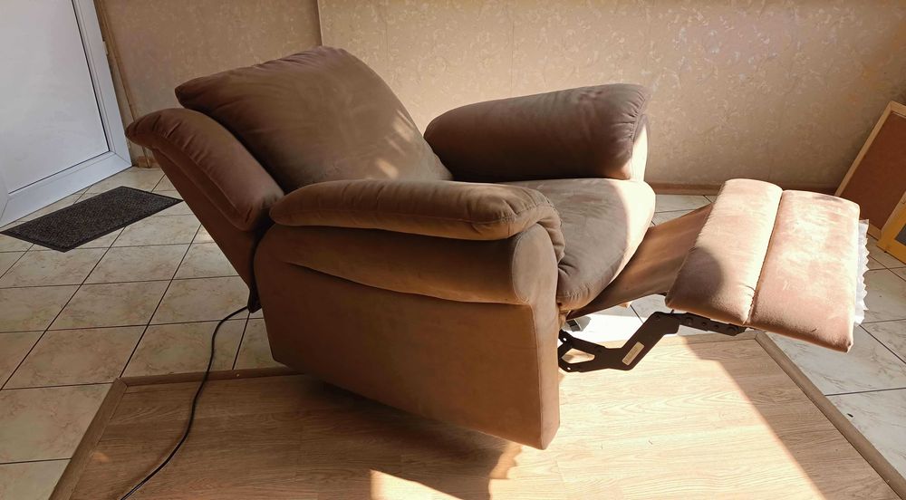 Fotel Natuzzi z funkcją relax (z podnóżkiem, elektrycznie rozkładany)