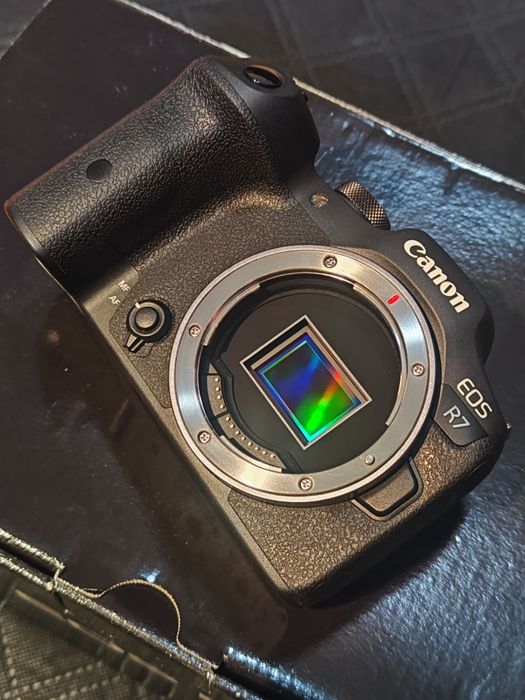 Câmara Canon EOS R7 c/Garantia Fotográfica / Vídeo