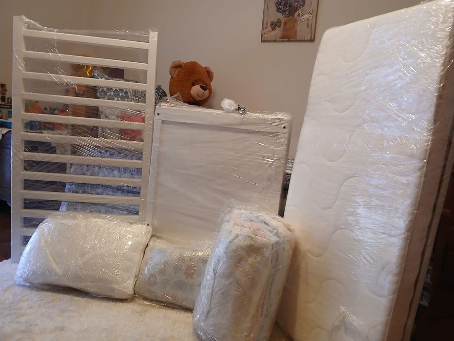 Berço de bebé + roupa de cama