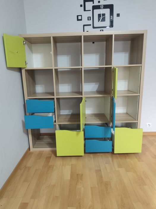 Kallax Ikea 4x4 146,5cm x 146,5 cm. 16 komór.