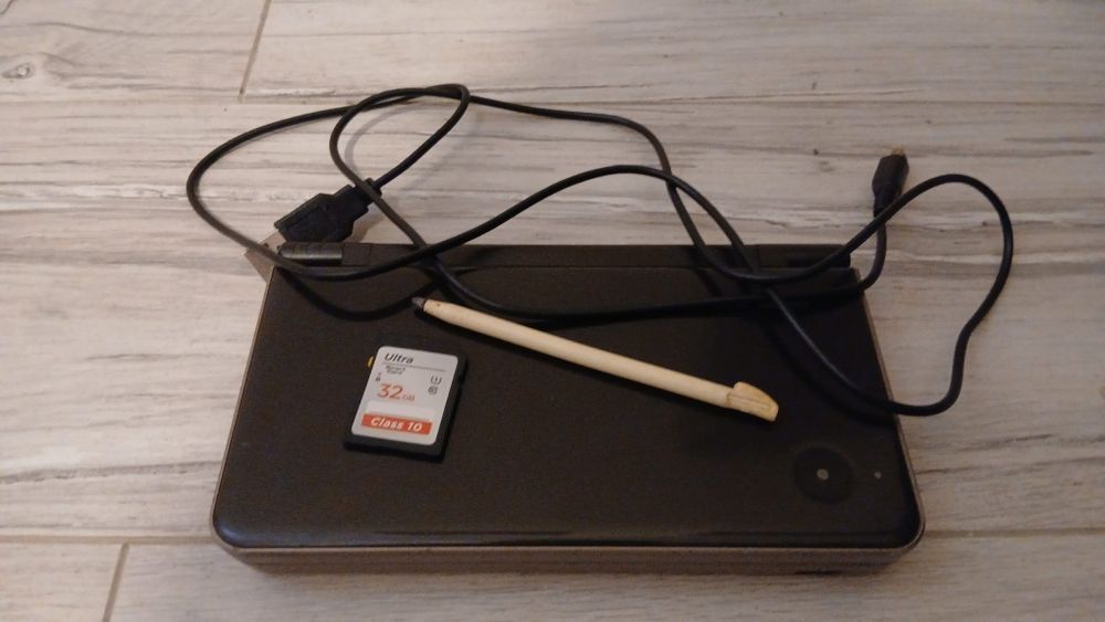 Konsola Nintendo DSI XL