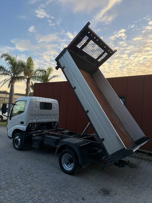 Carrinha Toyota dyna tribasculante