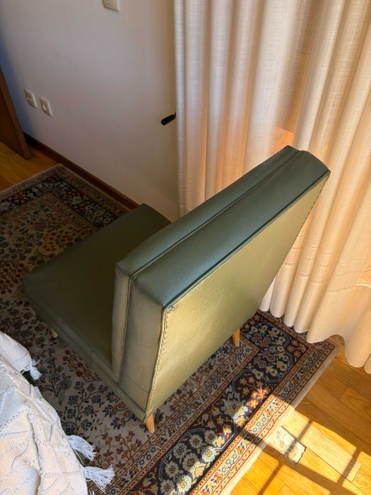 Cadeirão Vintage Mid-Century Verde Oliva (Pés Palito – Anos 60)