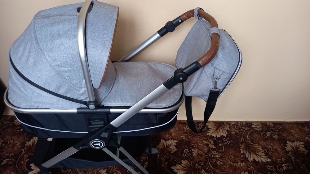 Продам коляску 3в1.