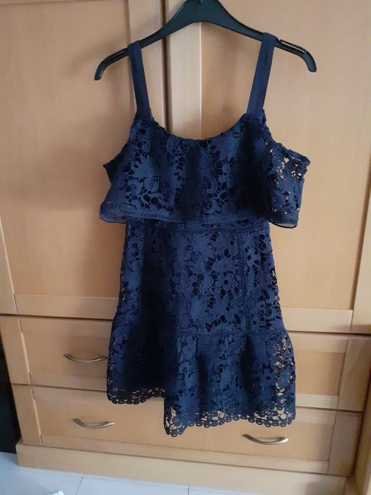 Vestido preto arrendado (  Mango )