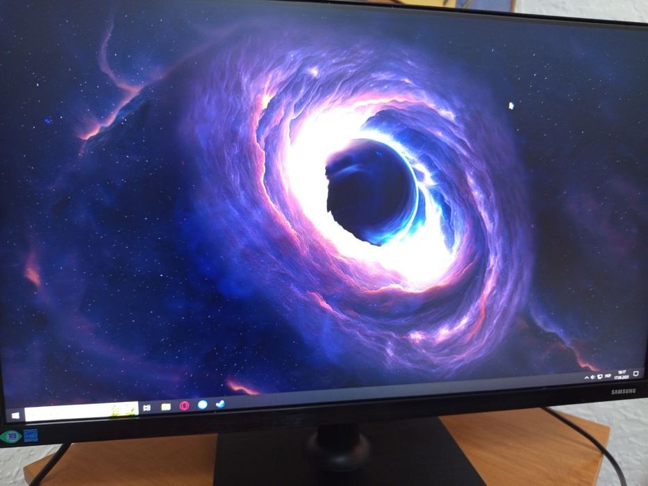 Samsung 24" монітор F24T450FQI