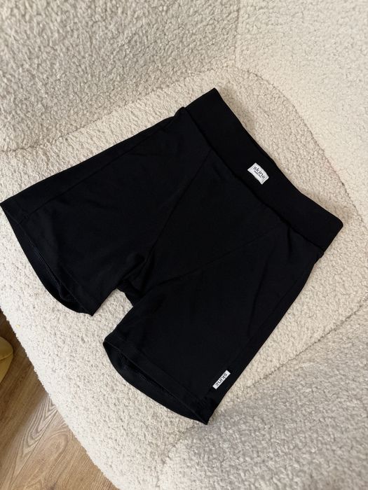 Шорти укорочені  укр бренд Skinz( тягнутся як друга шкіра)