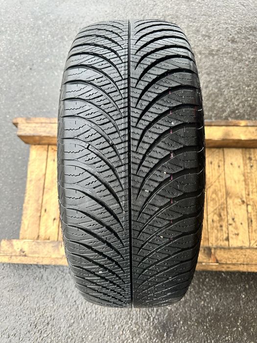 Шина одна 215 60 16 99V Goodyear Vector 4 Seasons розпаровка
