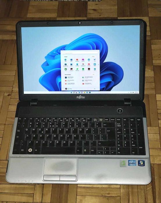 Energooszczędny laptop Fujitsu Lifebook A531 z Windows 11, kamera, SSD