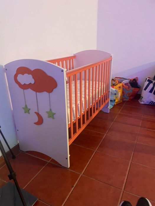 Cama bebé  e outros