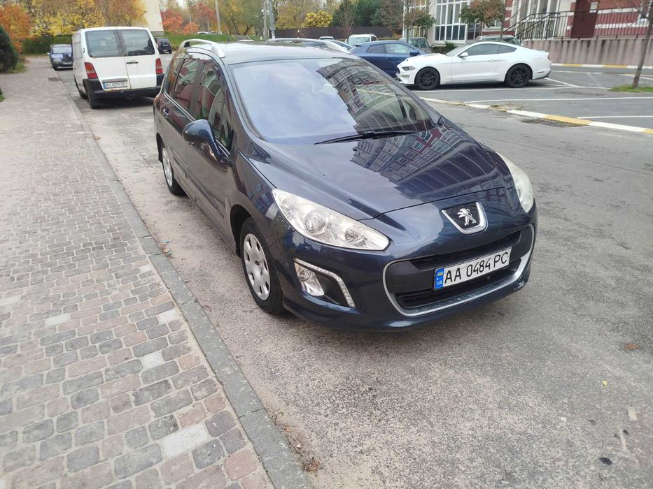 Автомобіль Пежо 308
