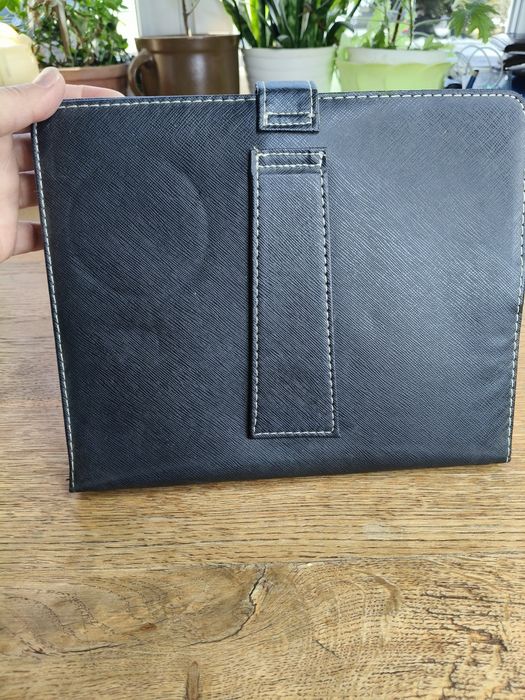 Etui na tablet z klawiaturą 8