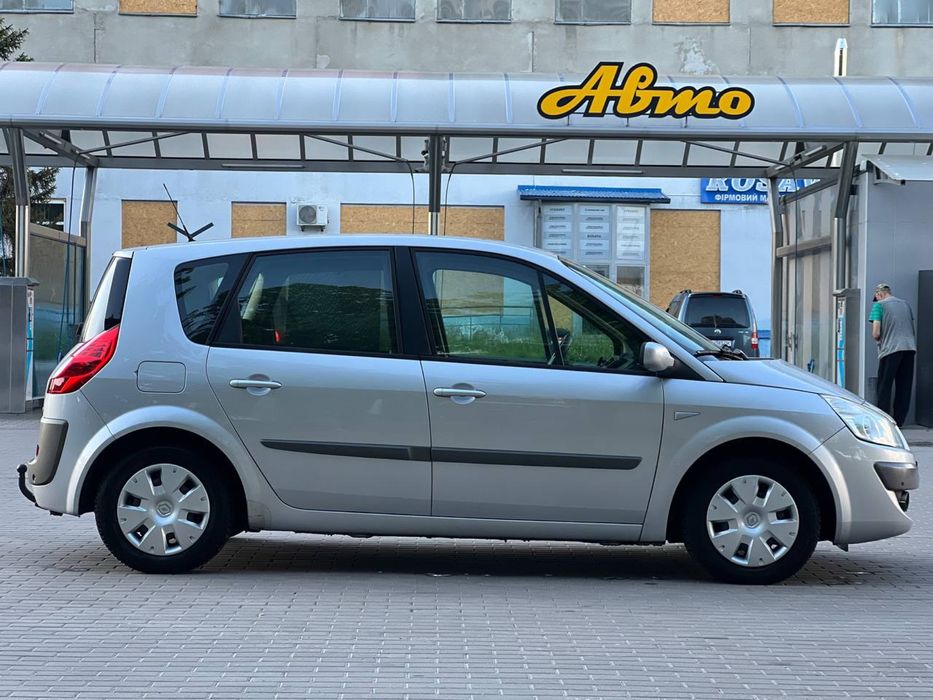 продам надійний сімейний автомобіль