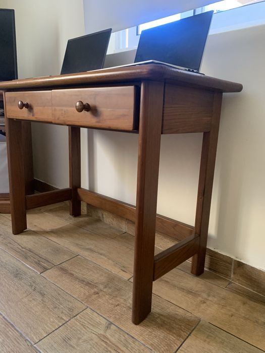 Secretaria com gavetas