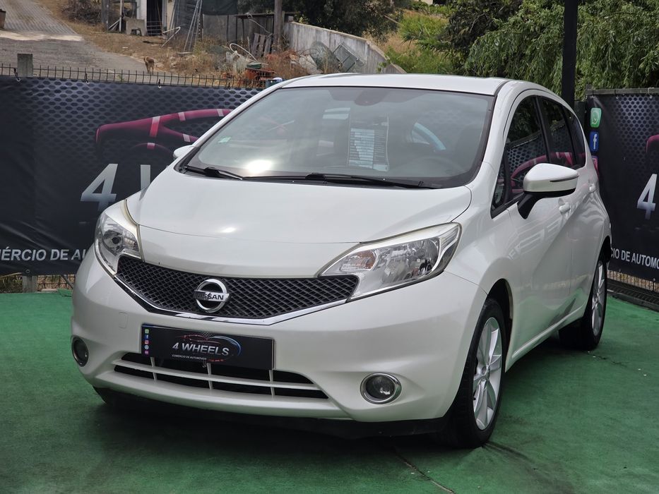 Nissan Note (branco pérola)