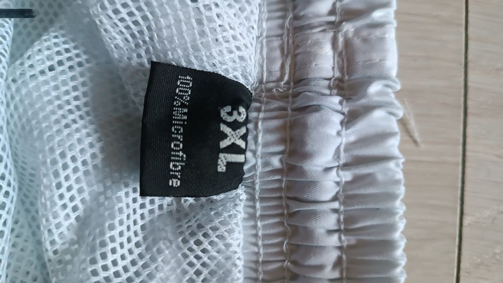 Продам фирменные шорты Nike.