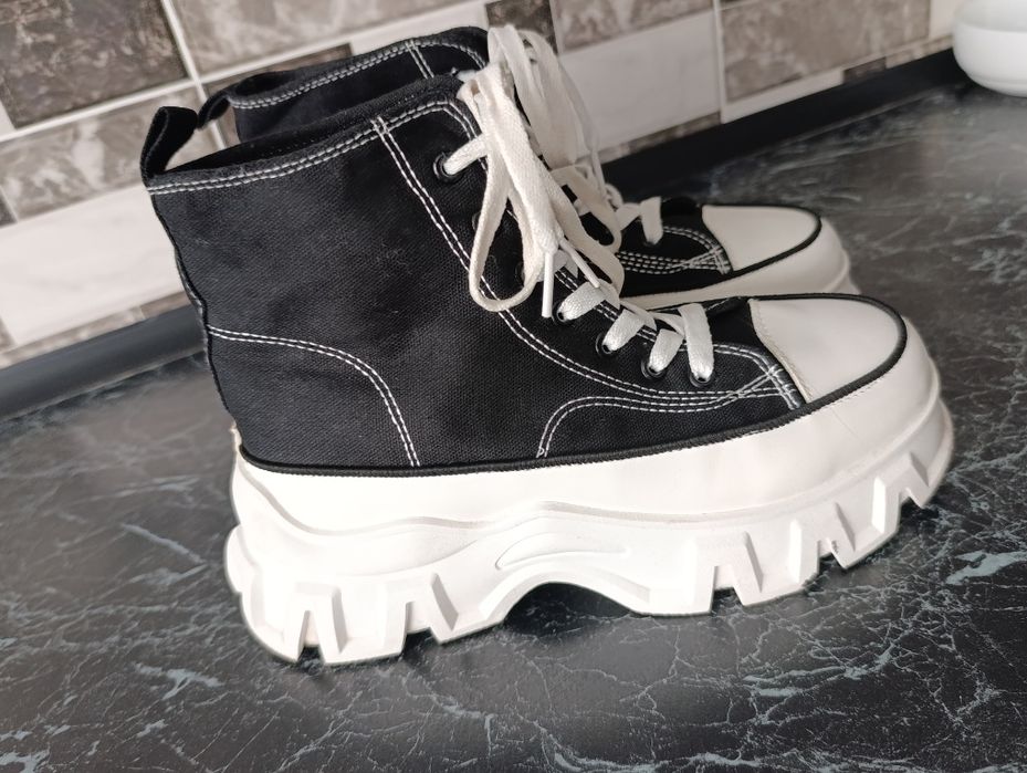 красовки високі текстильні