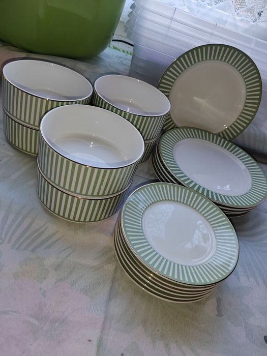 Zestaw talerze+miski zielone