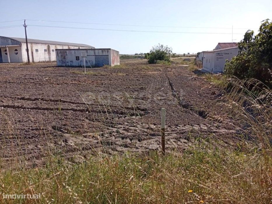 Terreno Urbano localizado em Taipadas - Canha, na Freguesia de Canha